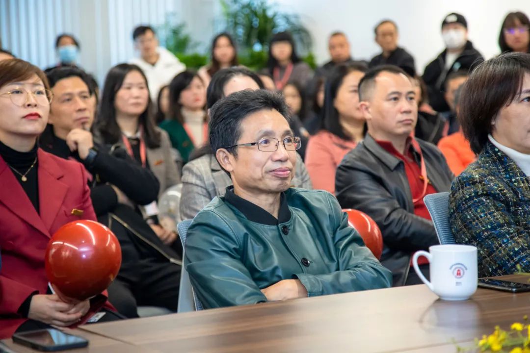 我們25周歲啦！“更好的鴻揚(yáng)，更好的自己” 主題晨會圓滿舉辦