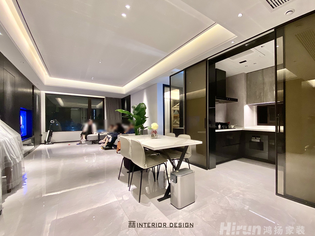 建發(fā)央著150㎡雅致現(xiàn)代四居室 裝修案例實景圖-3
