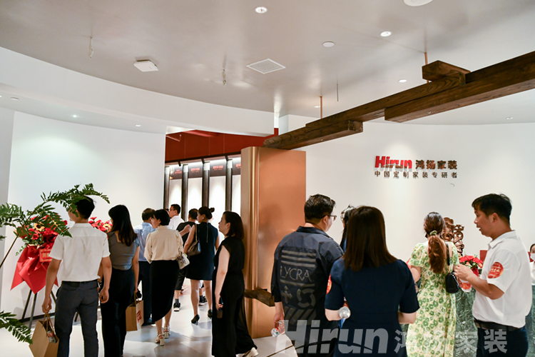 驚喜預(yù)告！又兩城將新張，鴻揚定制家裝逆市飛揚