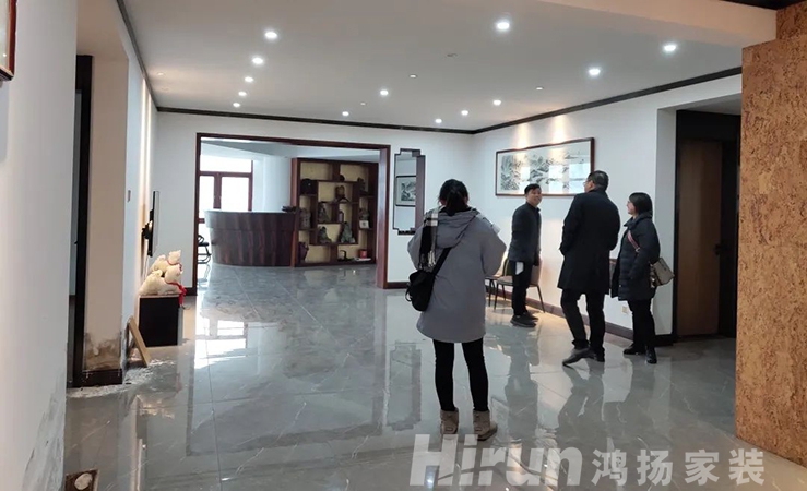 220㎡輕奢大宅，在超大弧形陽臺欣賞270度江景的品質生活