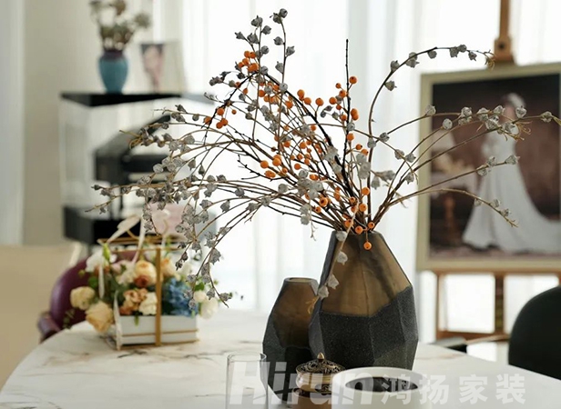 220㎡輕奢大宅，在超大弧形陽臺欣賞270度江景的品質生活